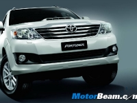 thumbs 2012 Toyota Fortuner 04 photo
