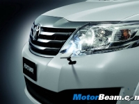 thumbs 2012 Toyota Fortuner 08 photo