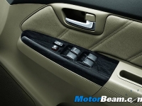 thumbs 2012 Toyota Fortuner 10 photo