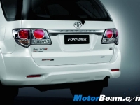 thumbs 2012 Toyota Fortuner 12 photo