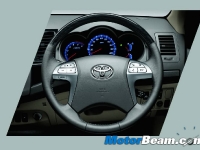 thumbs 2012 Toyota Fortuner 14 photo