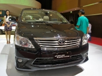 thumbs 2012 Toyota Innova 01 photo