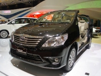 thumbs 2012 Toyota Innova 02 photo