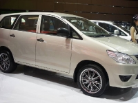 thumbs 2012 Toyota Innova 05 photo