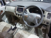 thumbs 2012 Toyota Innova 07 photo