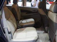 thumbs 2012 Toyota Innova 12 photo