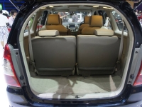 thumbs 2012 Toyota Innova 13 photo