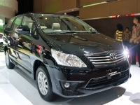 thumbs 2012 Toyota Innova 15 photo