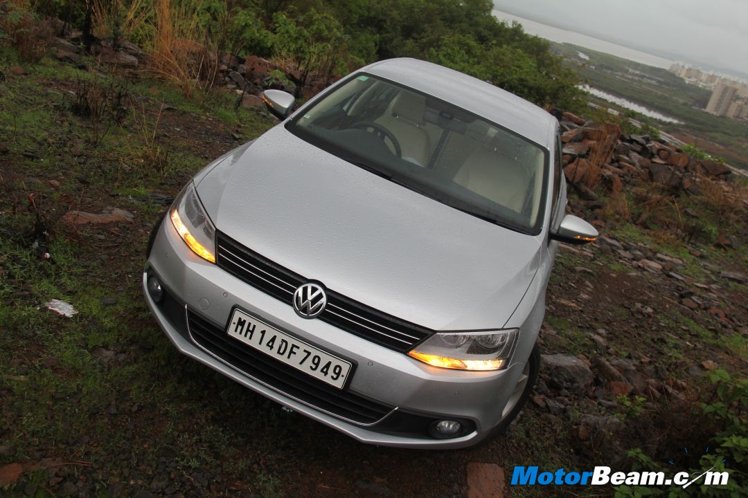 2012-Volkswagen-Jetta-TSI-09.JPG