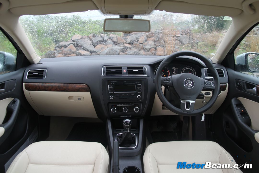 2012-Volkswagen-Jetta-TSI-16.JPG