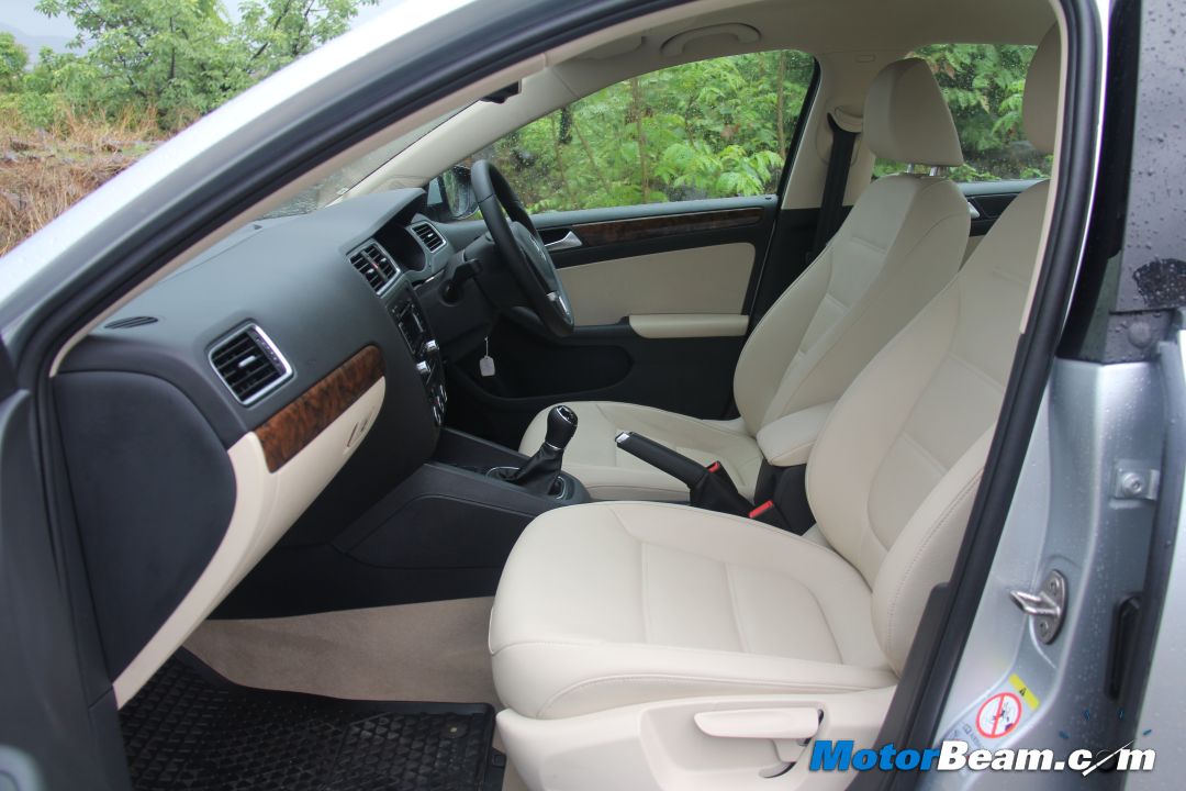 2012-Volkswagen-Jetta-TSI-18.JPG