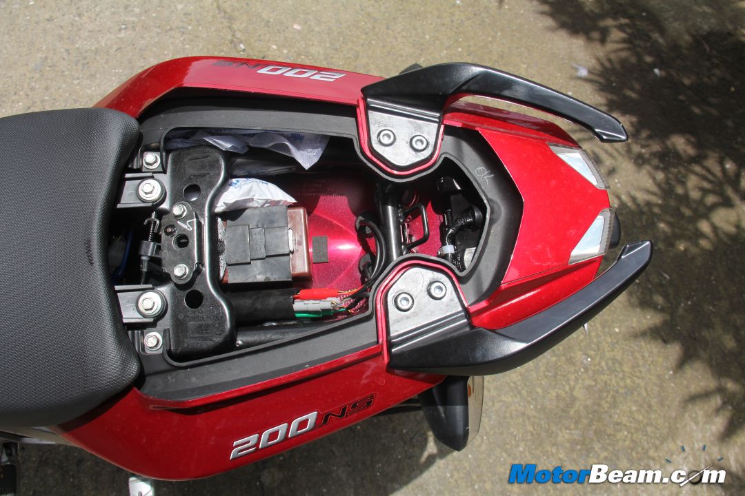 Bajaj+pulsar+220+speed+lines