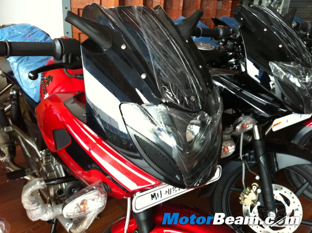 The red coloured Pulsar 220 is now half black Looks like Bajaj Auto ran out