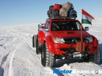 thumbs Toyota Hilux Antartica 07 photo