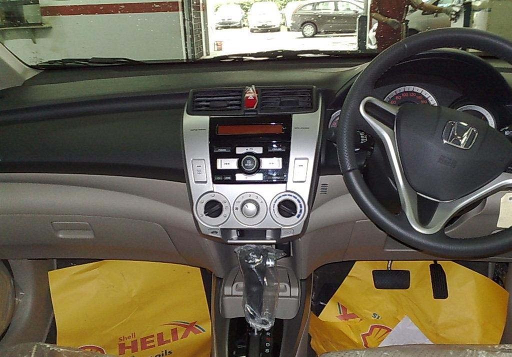honda city 2008 modified. new-honda-city-center-console2