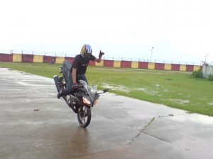 yamaha r15 300x225 photo