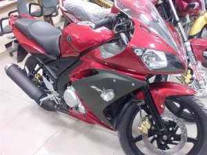 yamaha r15 wine red 300x225 photo