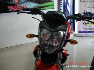 fz16 headlamp 300x225 photo