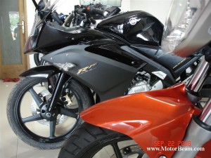 fz16 vs r15 300x225 photo