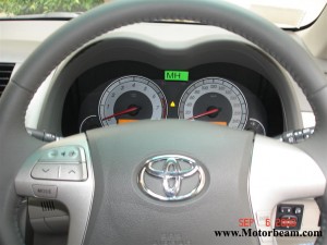toyota corolla altis steering wheel 300x225 photo