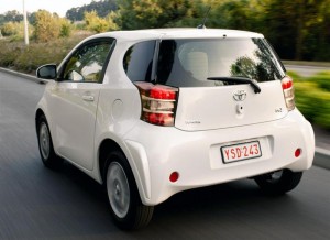 toyota iq rear 300x218 photo