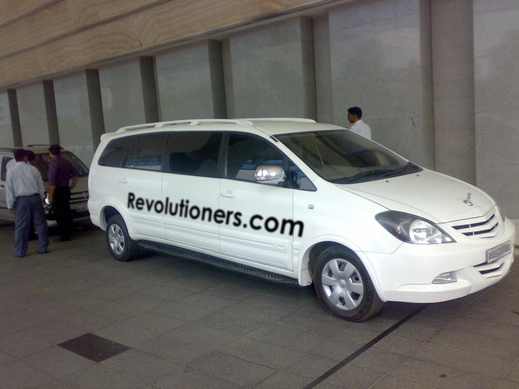 http://www.motorbeam.com/wp-content/uploads/2009/08/Toyota_Innova_Limousine.jpg