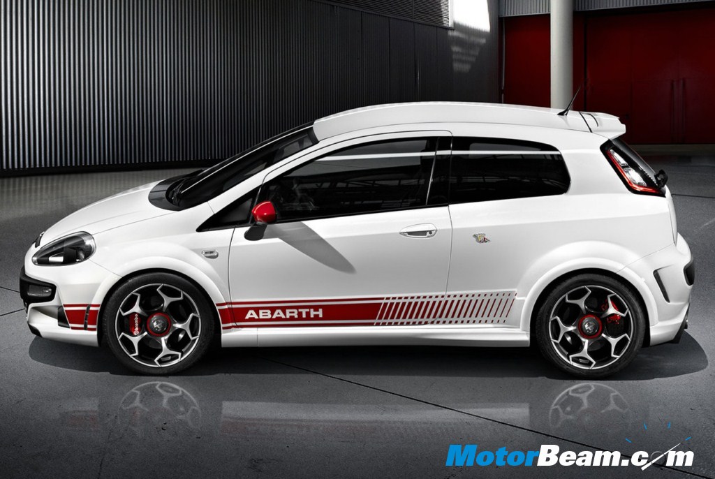 The Abarth version of the Fiat Punto Evo features a new performance mode 
