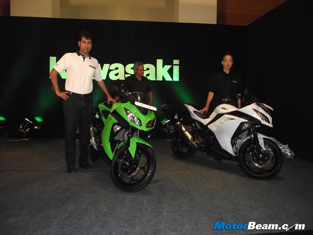 Kawasaki Ninja 300 Launched, Priced At Rs. 3.5 Lakhs [Live]