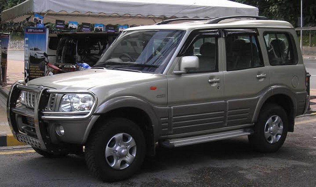 2002 Mahindra Scorpio Side