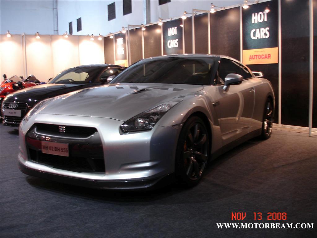 grey_nissan_gtr