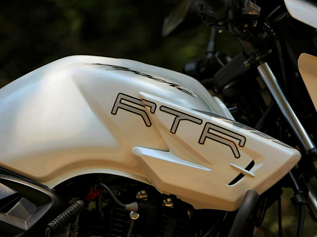 Tvs Apache Rtr 180 Pictures