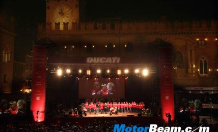 2011_Ducati_MotoGP_Night_Stage