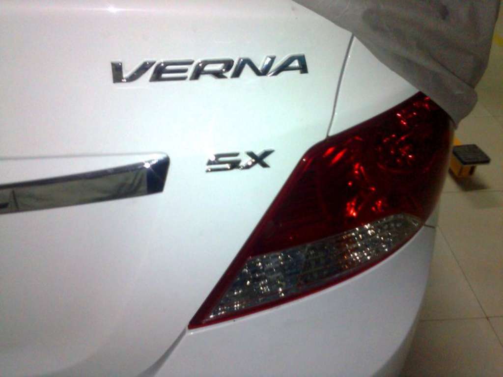 2011_Hyundai_Verna_SX