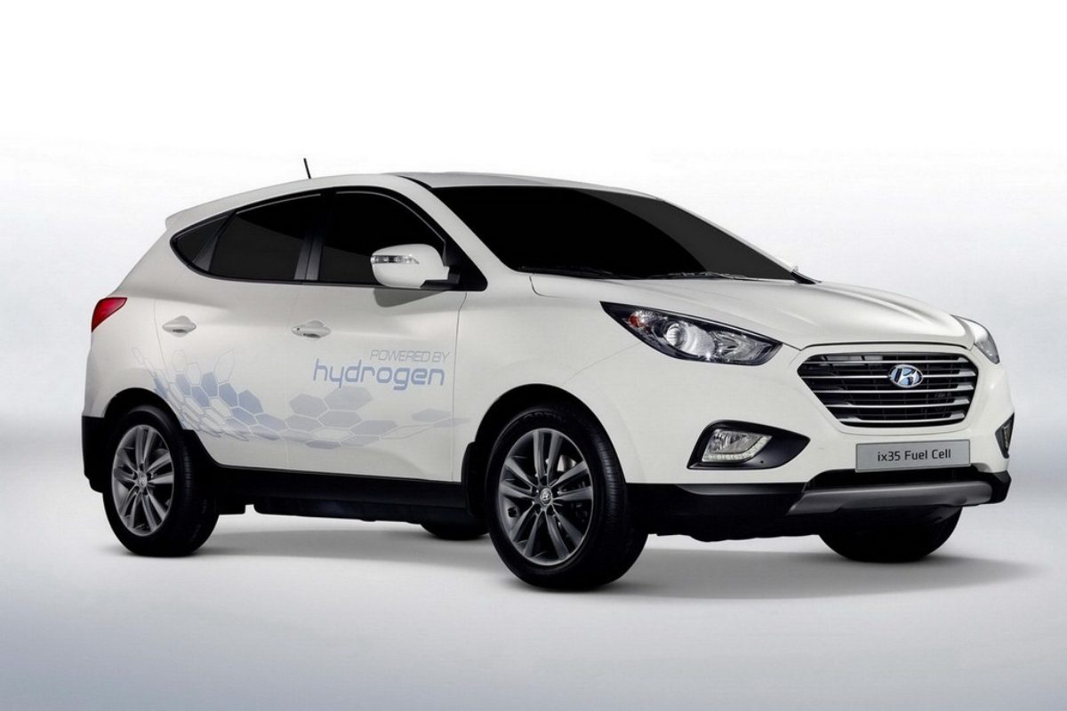 https://www.motorbeam.com/wp-content/uploads/2012-Hyundai-ix35-Fuel-Cell-Paris-Motor-Show-1200x800.jpg