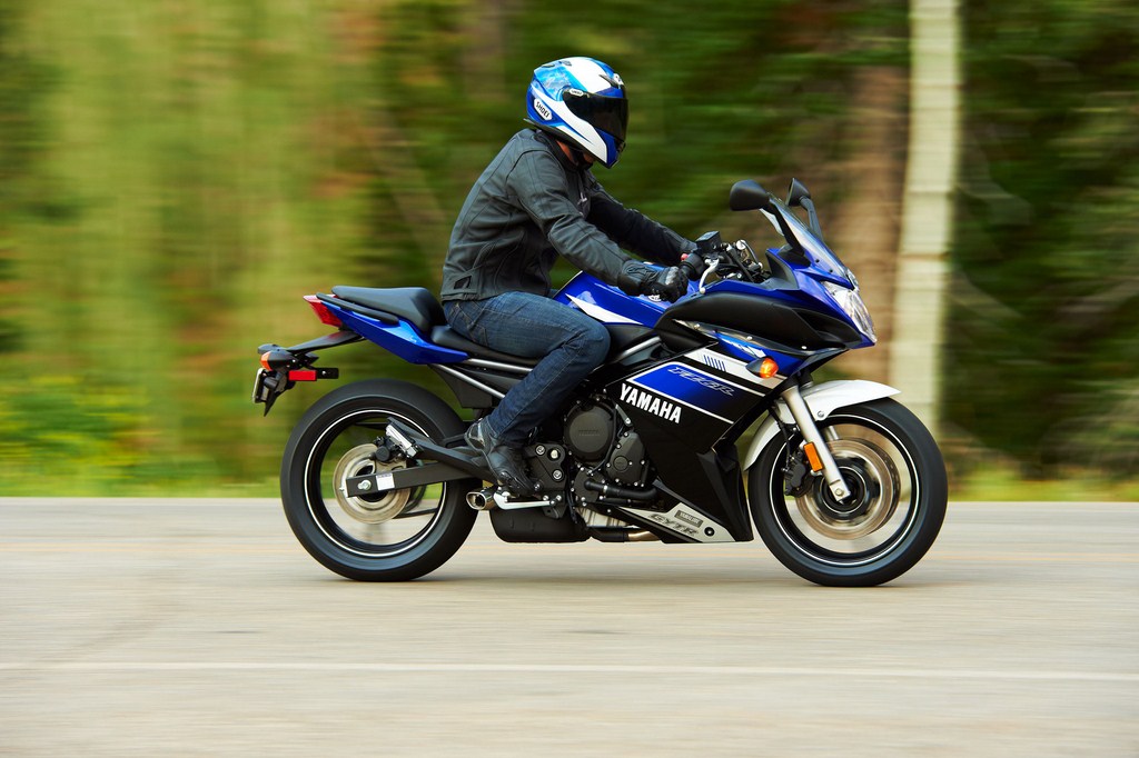 2013 Yamaha FZ6R Side