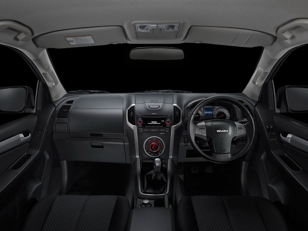 2014 Isuzu MU-X Interior