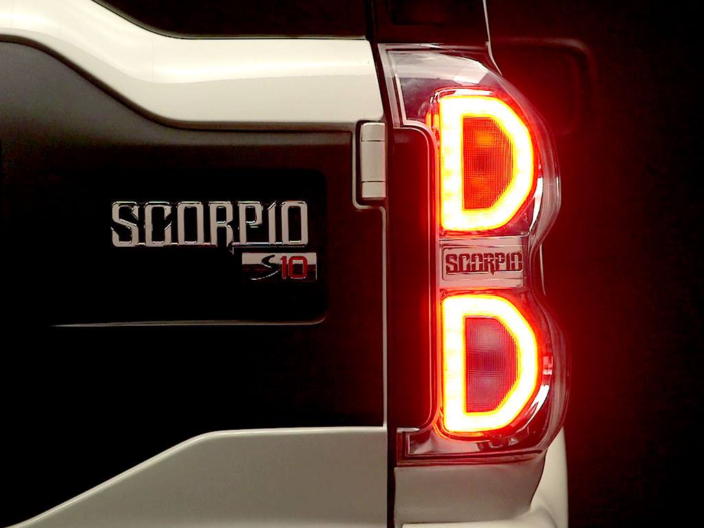 2014 Mahindra Scorpio Studio Shot LED Tail Lights