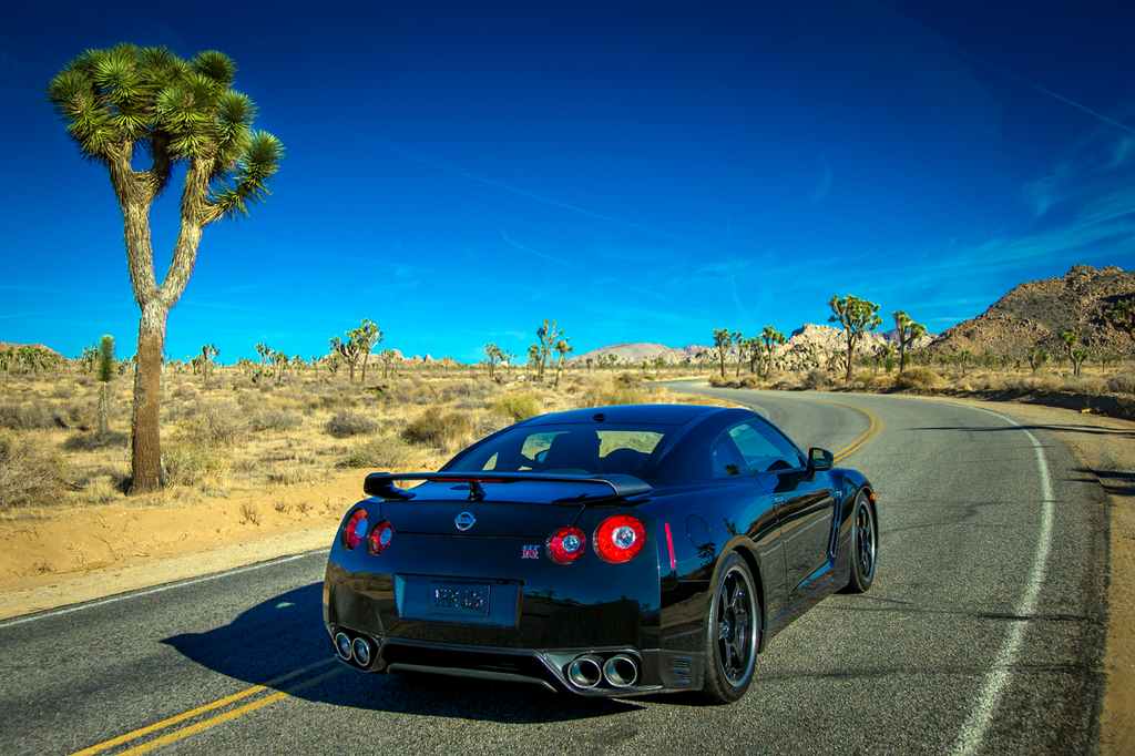 2014 Nissan GT-R Track Edition right