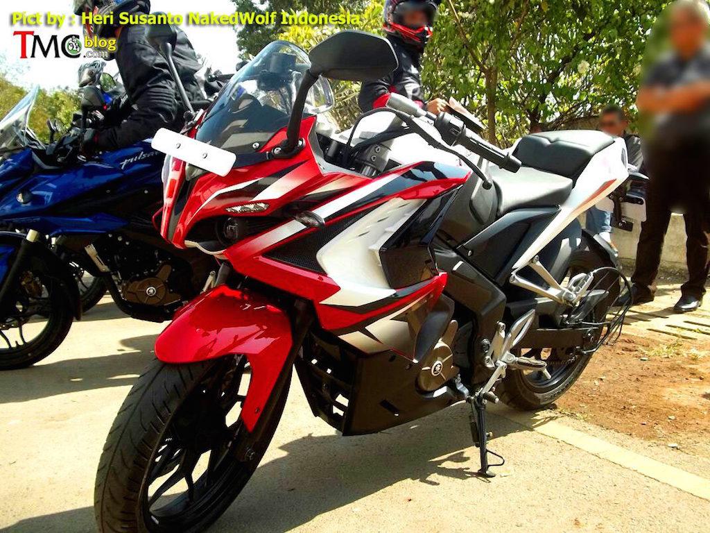 2015 Bajaj Pulsar 200 SS Colours