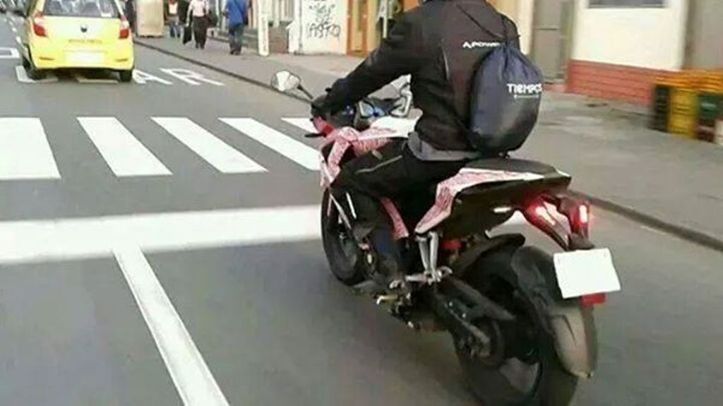2015 Bajaj Pulsar 200 SS Testing Colombia Rear