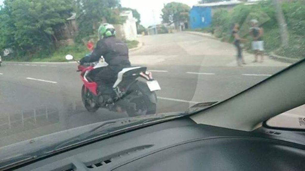 2015 Bajaj Pulsar 200 SS Testing Colombia