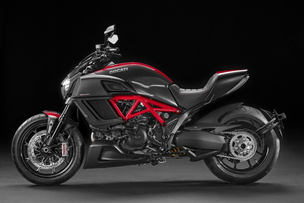 2015 Ducati Diavel Carbon Side