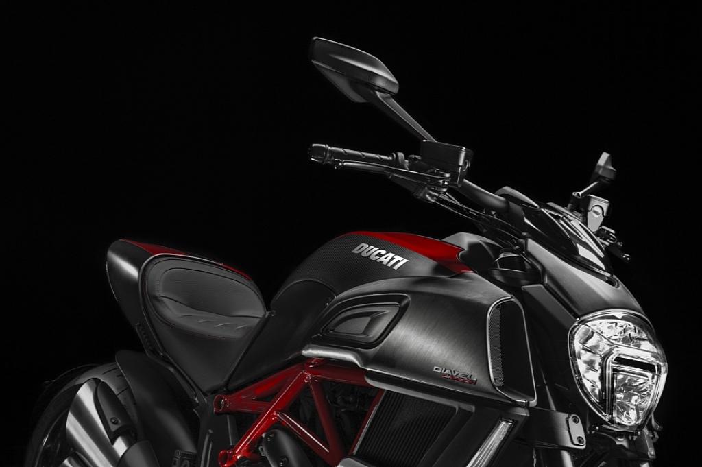 2015-Ducati-Diavel-Carbon-Wallpaper