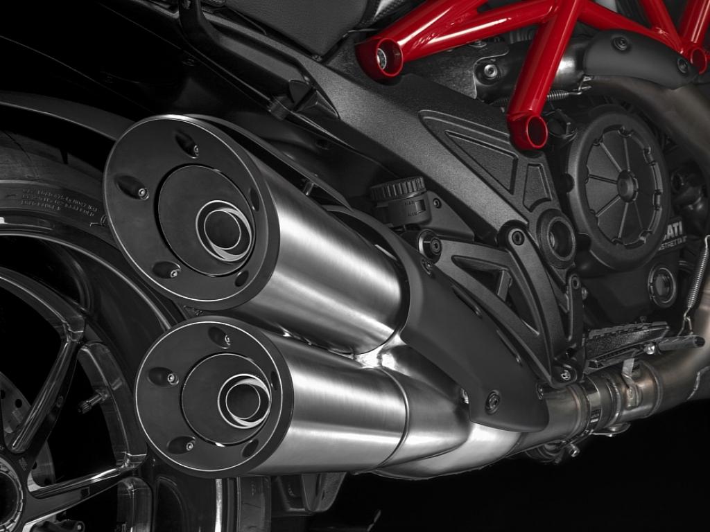 2015-Ducati-Diavel-New-Exhaust