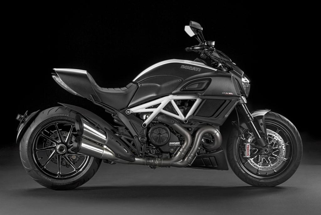 2015 Ducati Diavel White Side