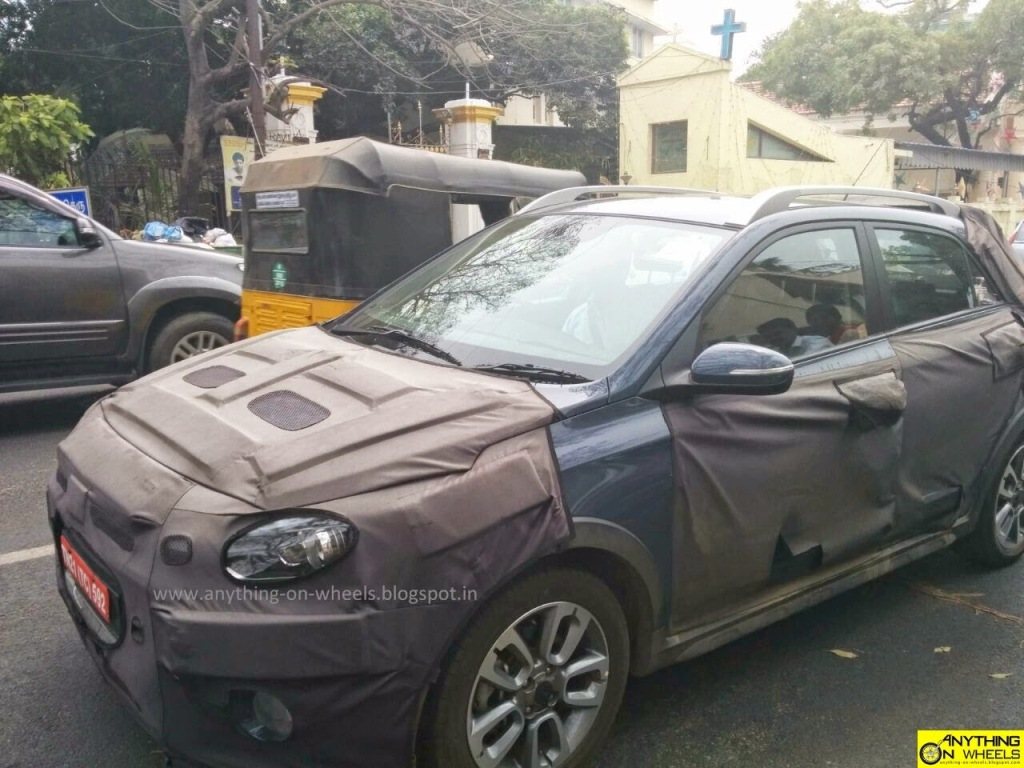 2015 Hyundai i20 Cross Spied Chennai Front