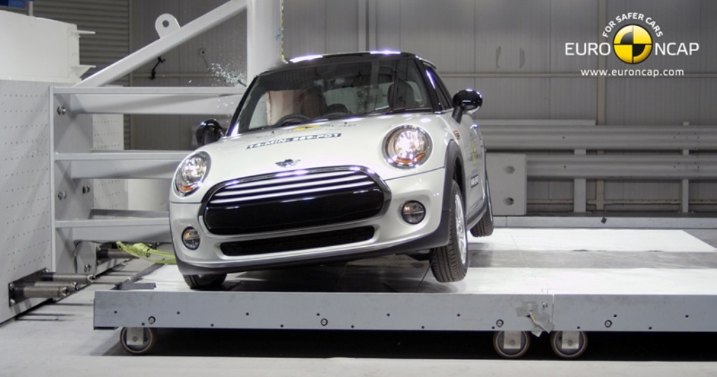 2015 MINI Euro NCAP Crash Test