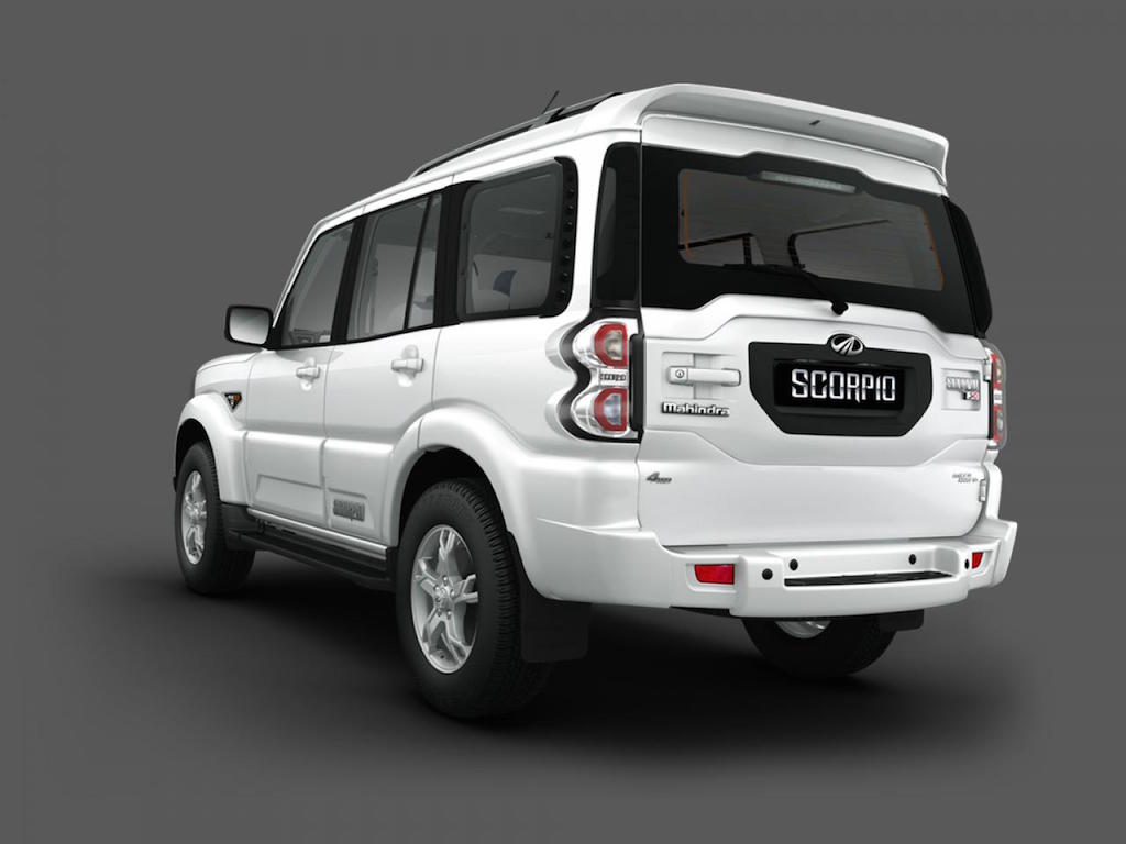 2015 Mahindra Scorpio Black Applique Removed