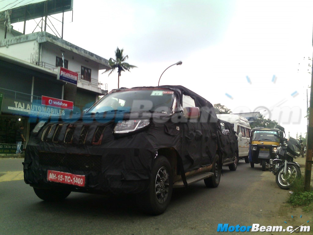 2015 Mahindra U301 Spy Shot Headlights