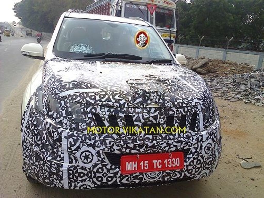 2015 Mahindra XUV500 Facelift Spy Shot